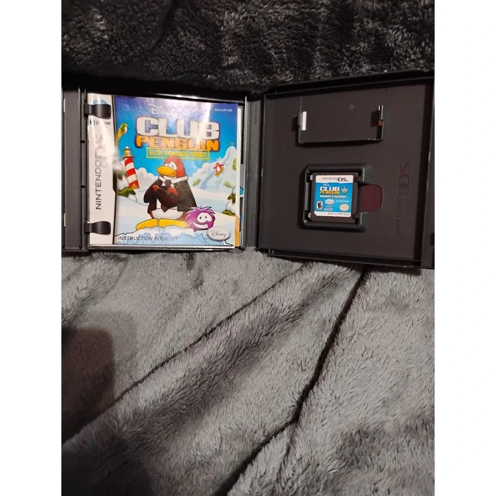 Nintendo DS Club Penguin‎